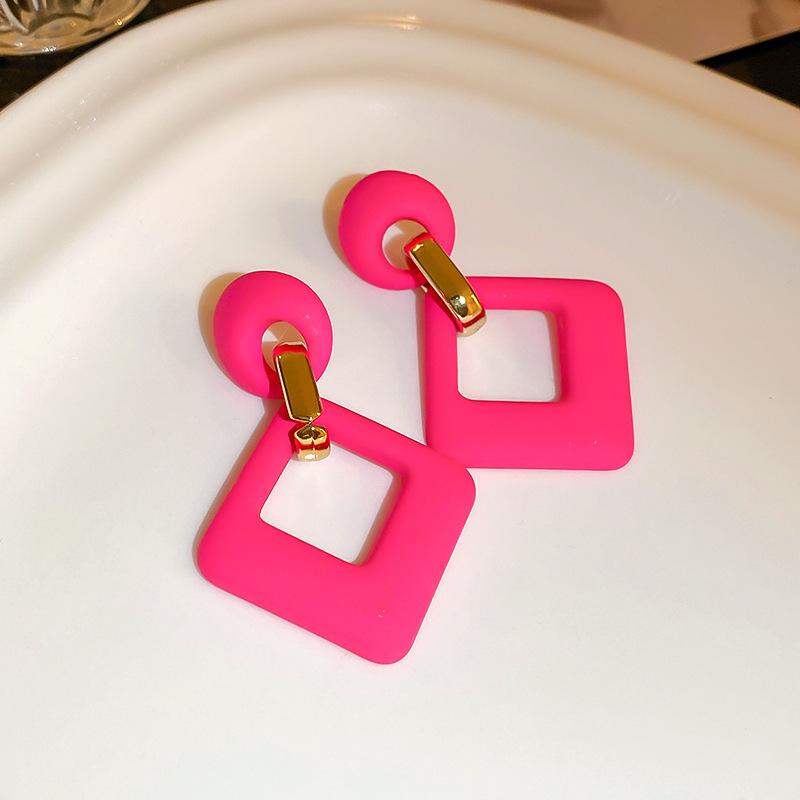 

Средневековые винтажные серьги, серьги-пусеты овальной формы цвета розового рубина, модные ретро-серьги, легкая роскошь и высококлассные новые серьги.