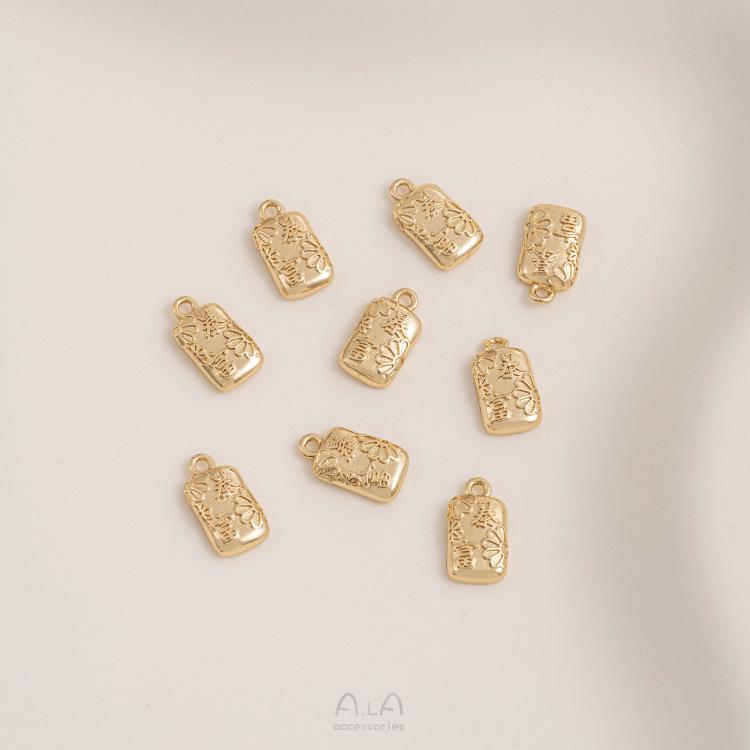 

Безопасный для цвета кулон-амулет с наполнением из золота 14 карат: Маленький шарм ручной работы для браслета-конструктора