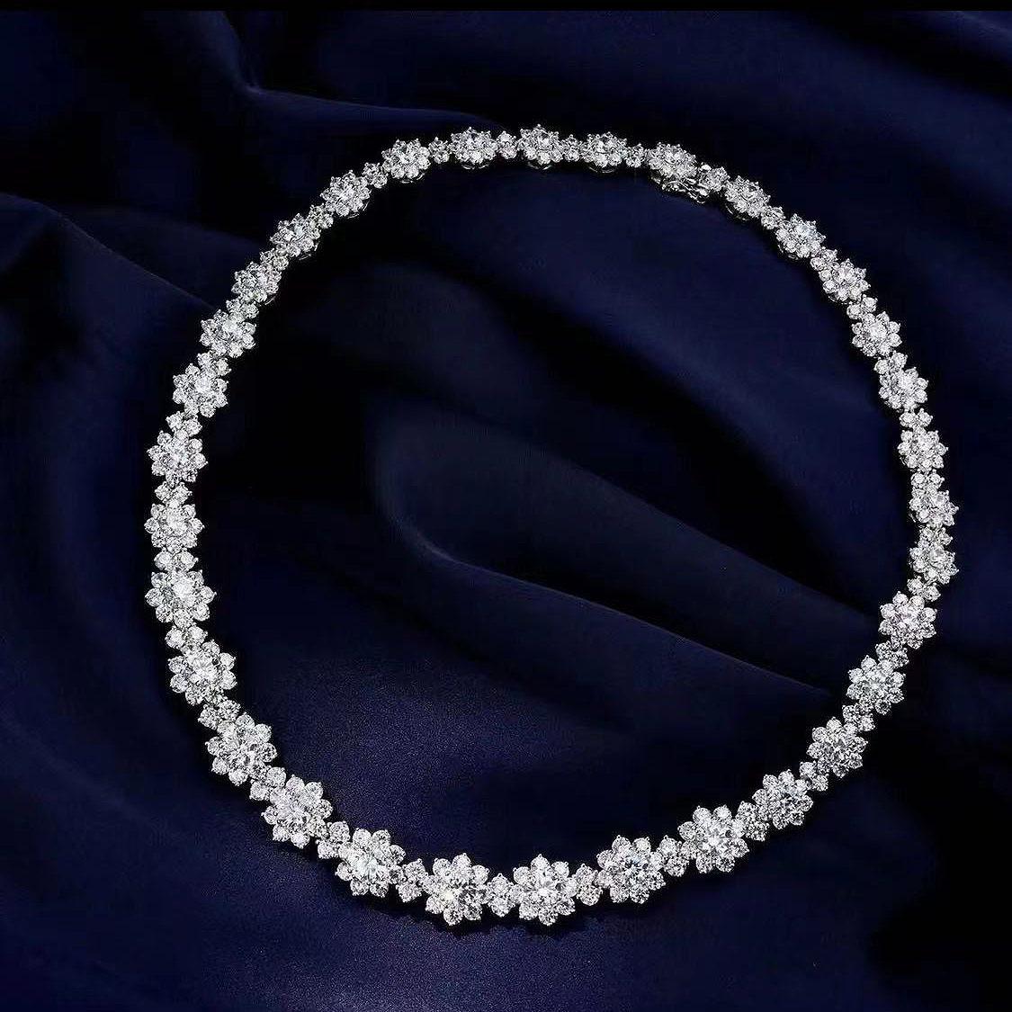 

Hui Zhiyi 2023 Sunflower Choker: S925 Sterling Silver with High-Carbon Diamonds 925 Sterling Silver
