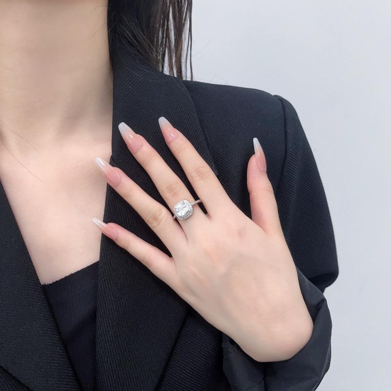 

Классическое роскошное кольцо с квадратным бриллиантом, женское, микро-инкрустация цирконом, легкая роскошь, высокое качество, свадебное кольцо, ювелирное изделие No. 10