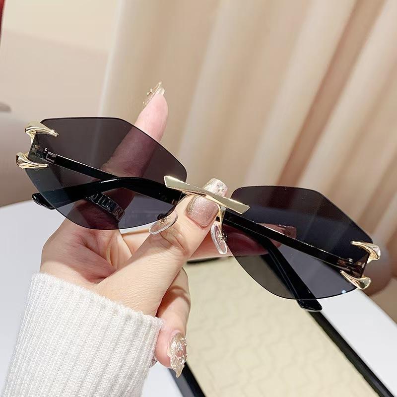 New Vintage Square Sunglasses Women Men Rectangle Sun Glasses Female Frameless Eyewear Oculos De Sol for Male Female Eyeglasses
