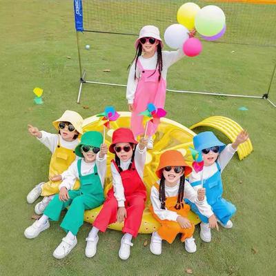 Buntes Kinder-Overall-Set: Herbstliche Farbpalette für Kindergarten-Sportfest & Chor