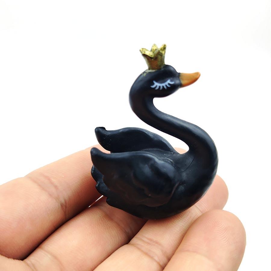 2pcs/set Resin Couples' Crown Swan Decor Set | Aquarium Landscape Ornament | Bonsai Decoration | Home Decor for Fish Tank & Tabletop Styling