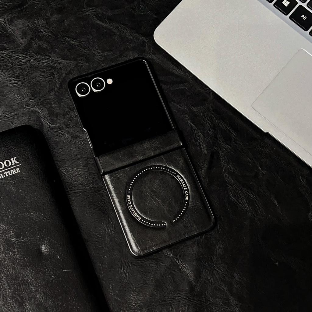 Samsung Z Flip7 Retro Crazy Horse Leather Magnetic Phone Case, Compatible with Flip6/5, Three-Section, Folding Drop-Proof Protective Cover.