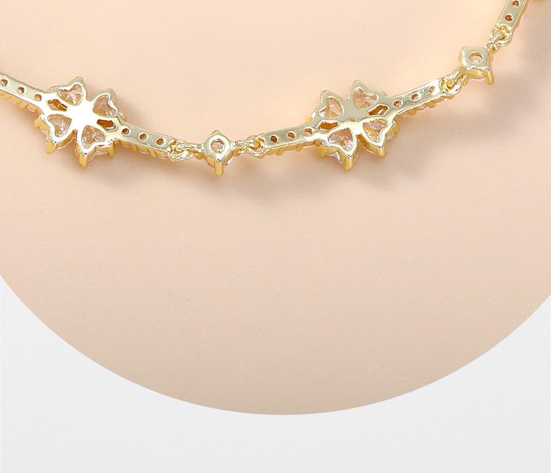 Elegant Four-Leaf Clover Zircon Bracelet for Women - Luxurious, Sparkling, High-End Design Jewelry Accessory