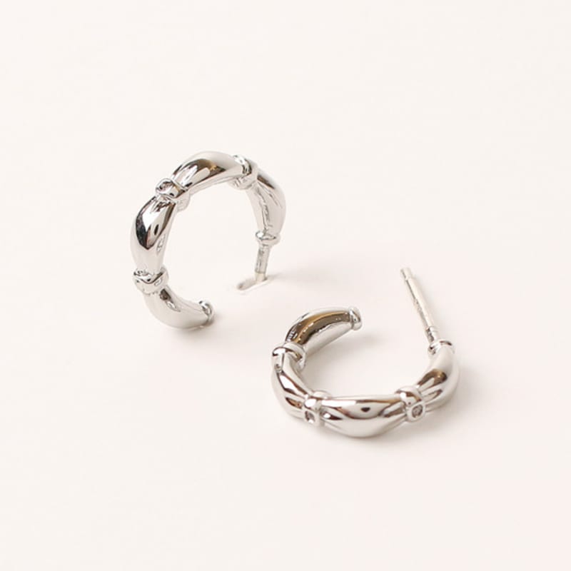 Noonoo Fingers Thin Shirr Earrings
