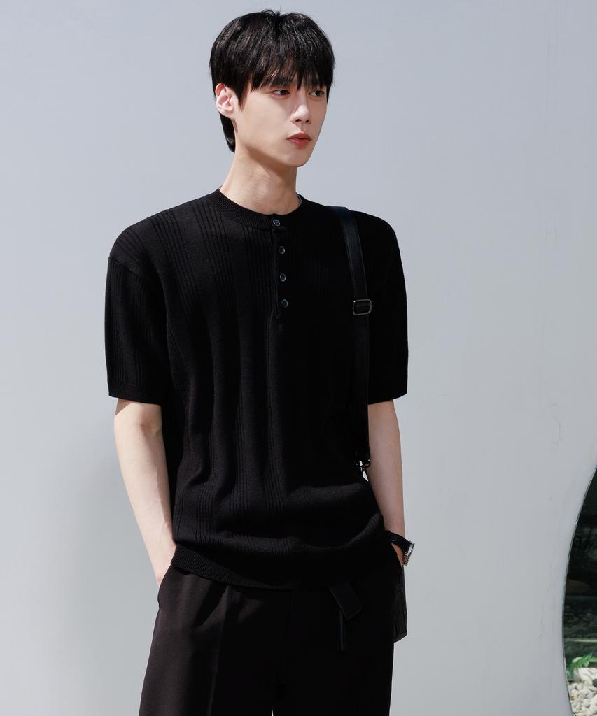 NODU Ribbed Henley Neck Crop Half Knit [Black]