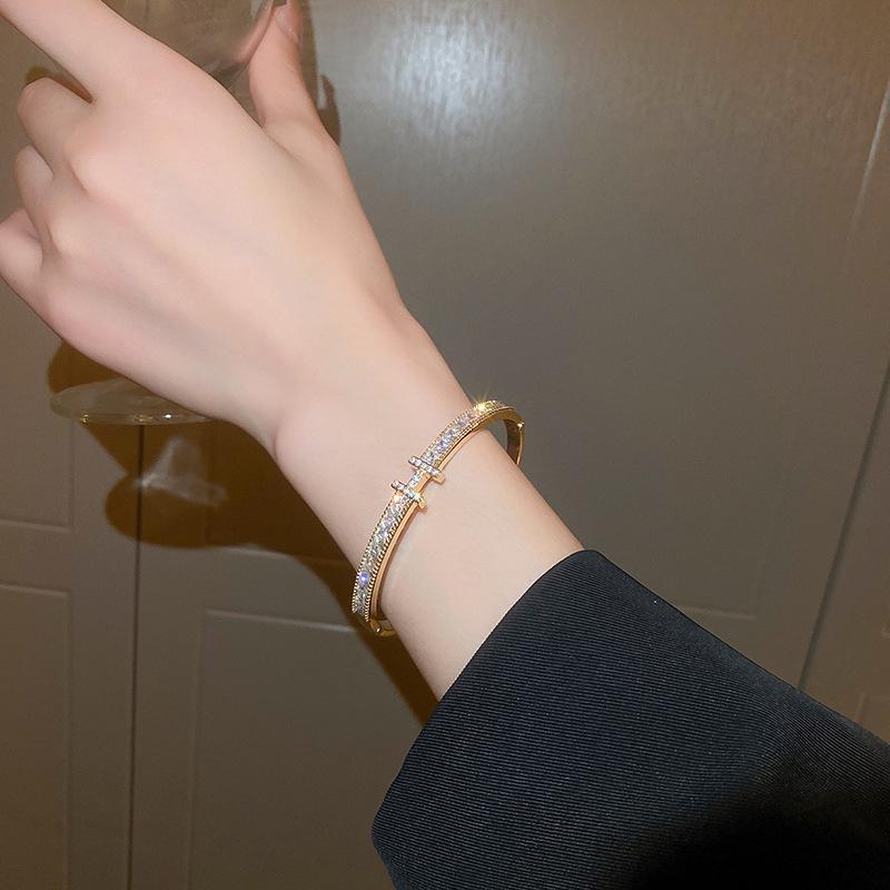 Korean Zircon Letter Buckle Bracelet: Elegant, High-End, Light Luxury Fashion
