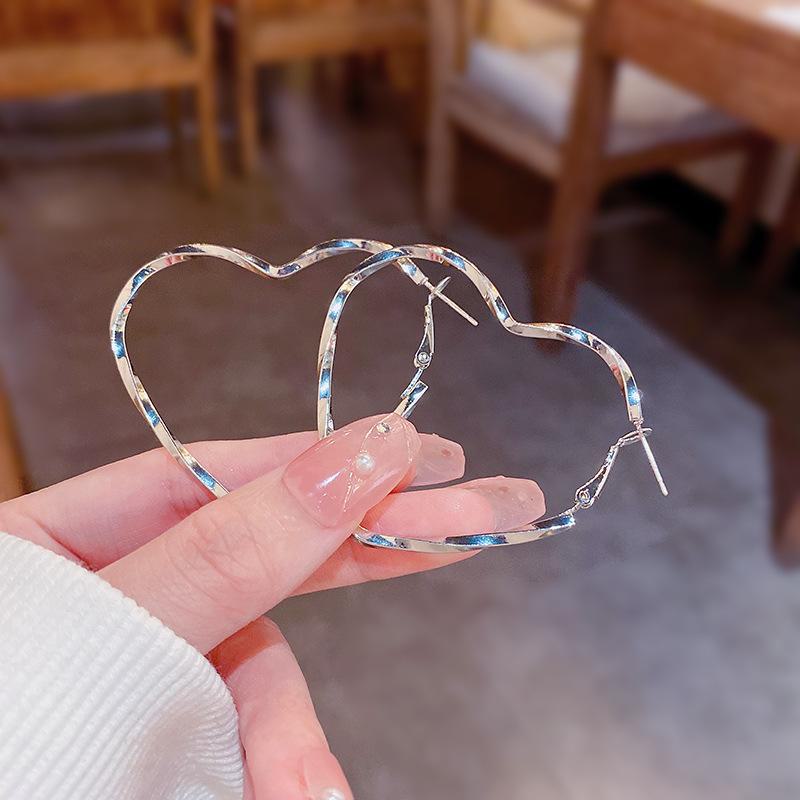 

Большие серьги-игл в форме сердца из серебра 925 пробы с супер блеском и эксклюзивным дизайном E4983 серебряный