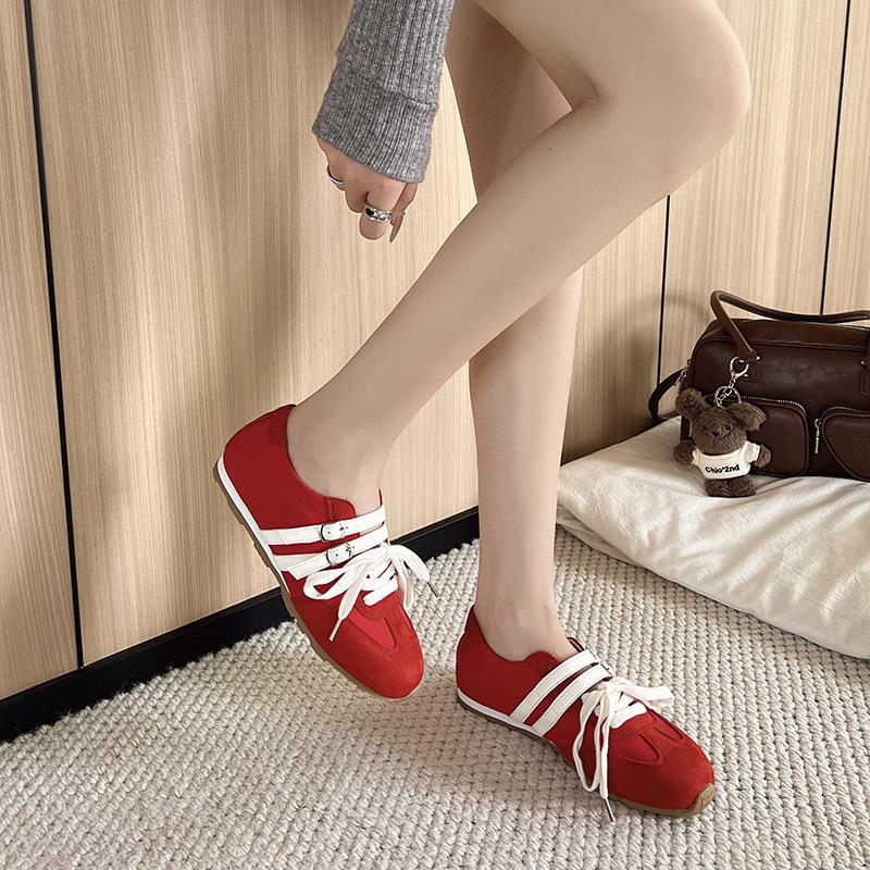 Round Head Fashion Retro German Training Shoes Women's Spring 2025 New Flat-bottomed College Style Casual and Light Sports Women's Shoes