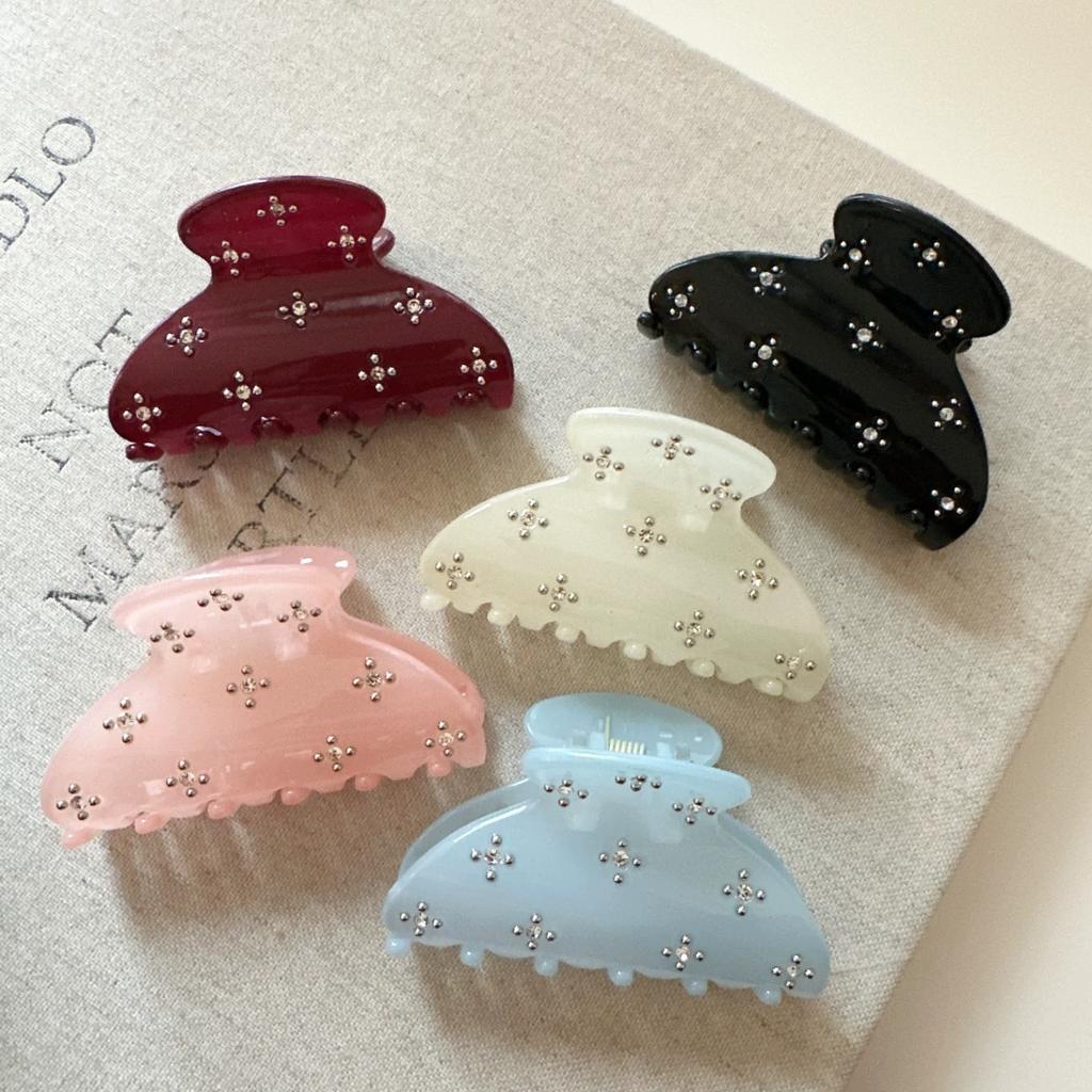 Sophisticated Deep-Tone Hair Clamp Adorned With Intricate Sparkling Micro-Studs For An Elevated Evening Look And Secure Hold