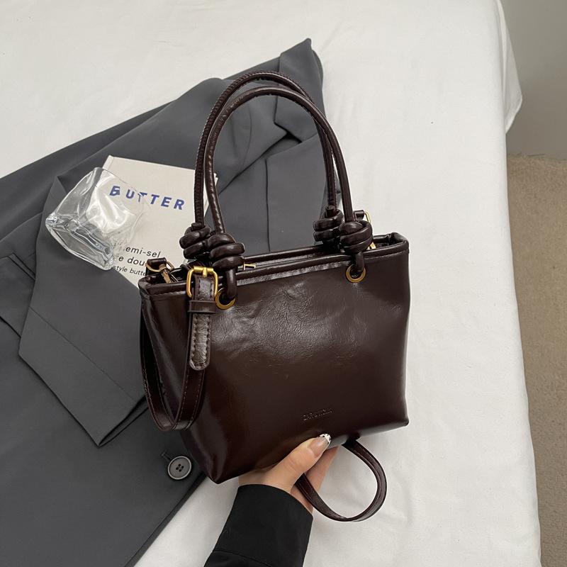 Popular Shoulder Bag Women's Bag Autumn and Winter Versatile 2025 New Wholesale Fashion Messenger Bucket Bag