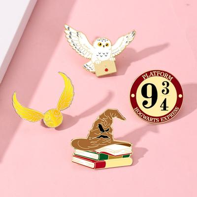 Harry Potter Gadżety Sowa Hedwiga Odznaka Tiara Przydziału Broszka Złoty Znicz Ozdoba do Torby Ucznia