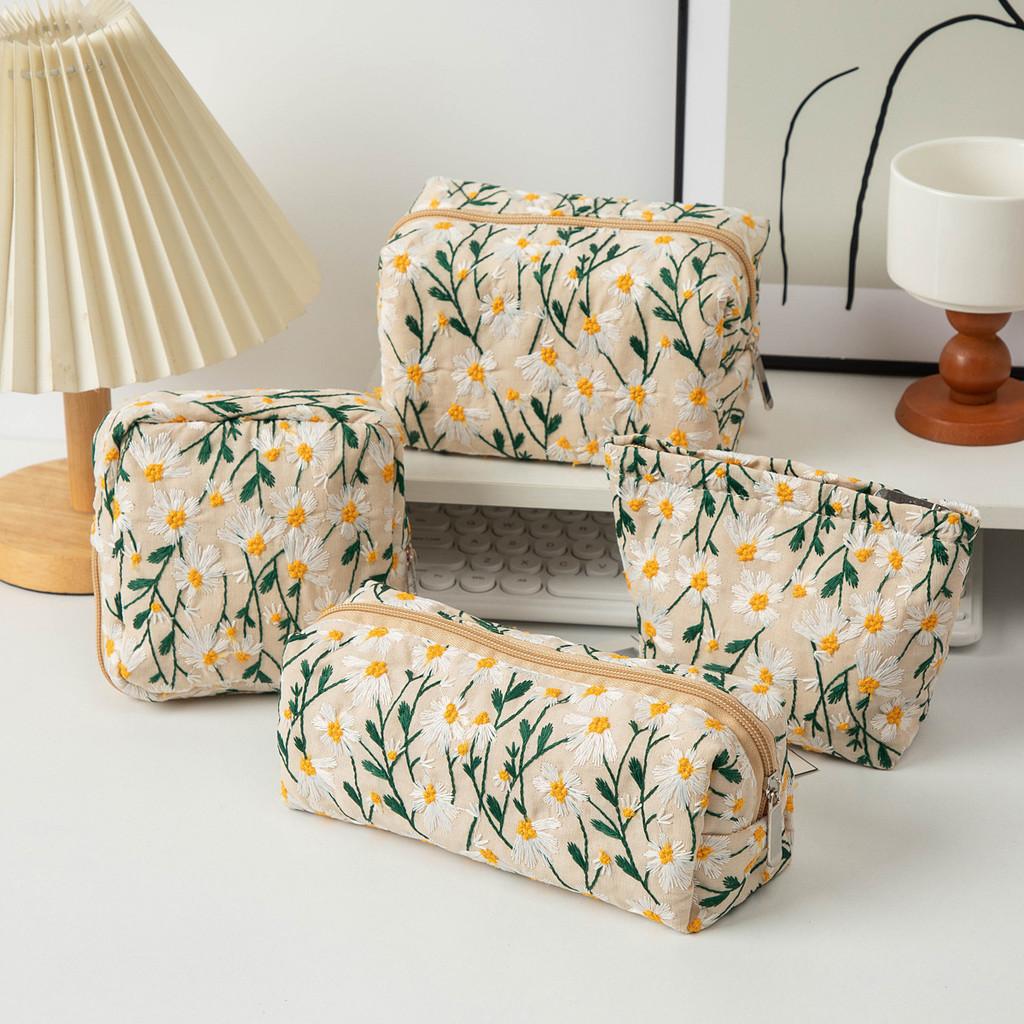 Breathable Canvas Toiletry Organizer With Flower Embroidery For Women And Men