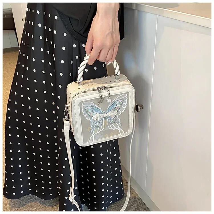 New Chinese Style Crossbody Bag for Women Versatile Butterfly Embroidery Commuting Crossbody Bag