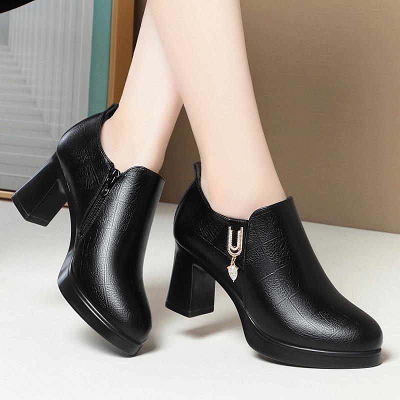Damen-Pumps mit hohem Absatz, wasserdicht, mit weicher Sohle, dickem Absatz und mitteldicker Sohle, die die Füße nicht ermüden lassen, aus Samt und mittellangem Leder.