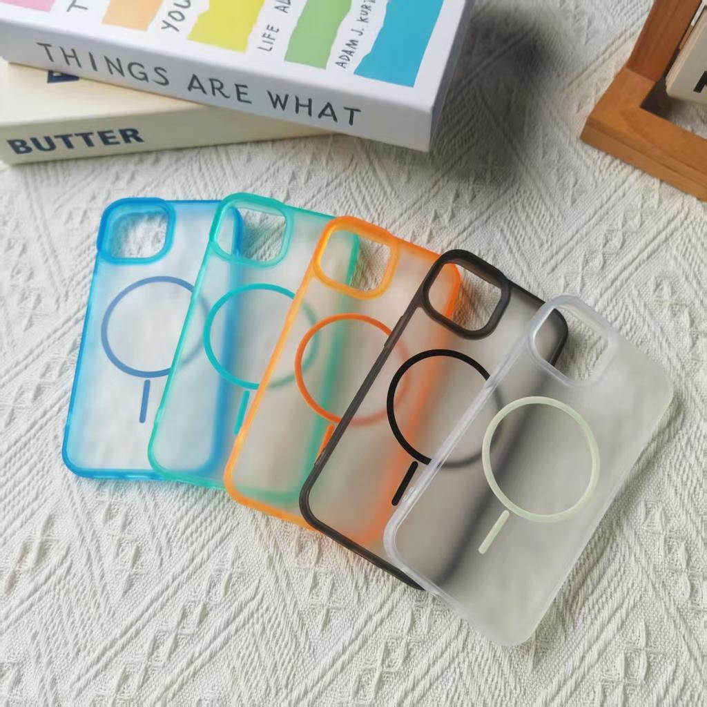 Frosted fine magnetic strip mobile phone case is suitable for Apple 16promax protective case iPhone13/14/15 anti-drop.