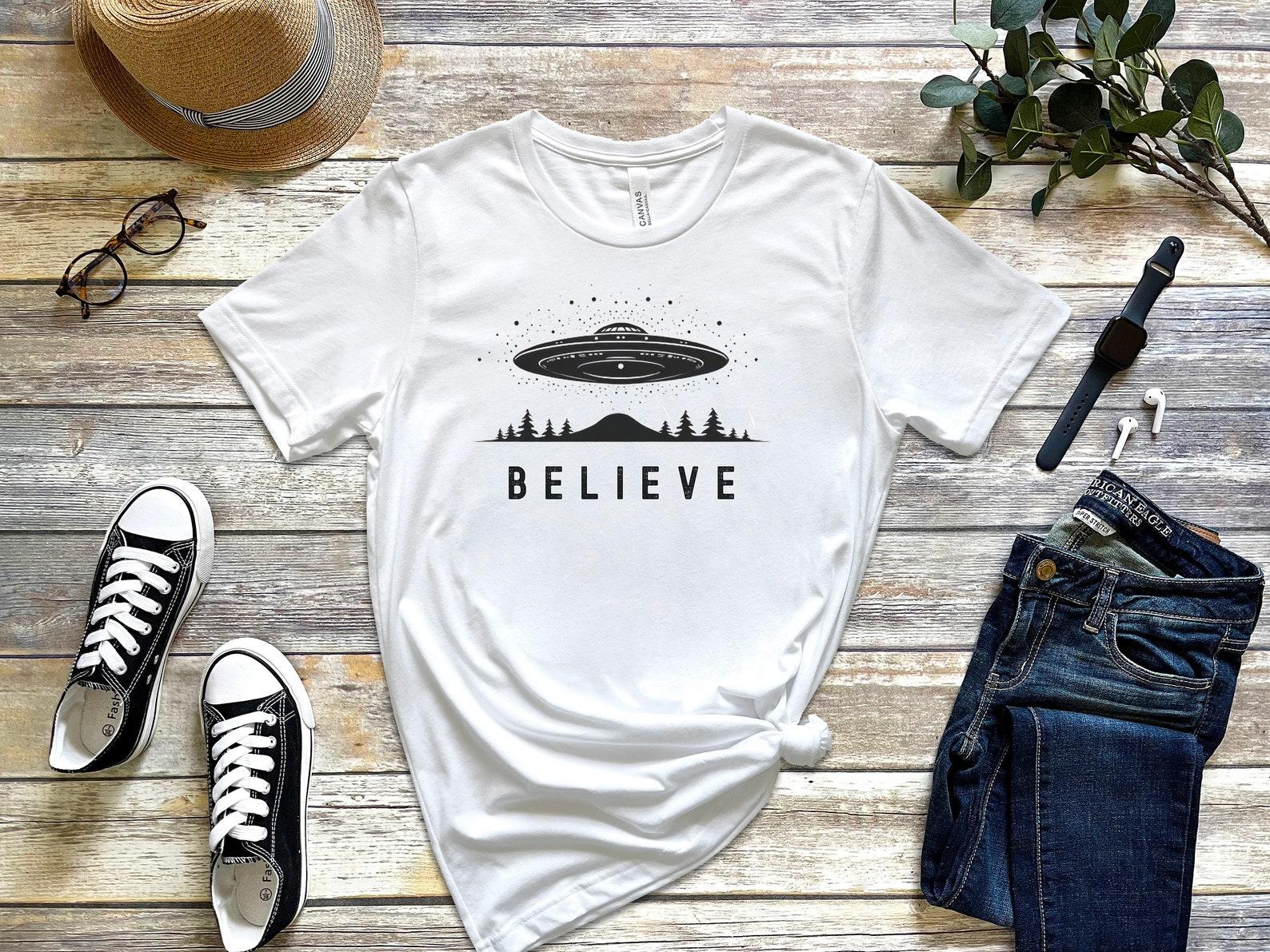 Believe UFO T-Shirt: Forest Spaceship Alien Graphic Tee M