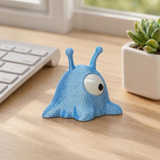 3D Printed One-Eyed Alien Ornament, One-Piece Molding Alien Figure with Flashing Blue Pearlescent Texture, Desktop Decoration