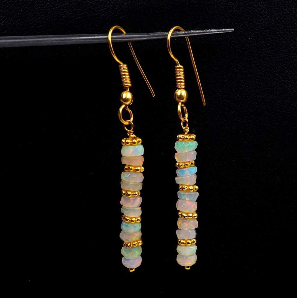 Orecchini Opale Etiopico, Perline in Oro 14k, Pietra Preziosa Multi Fuoco