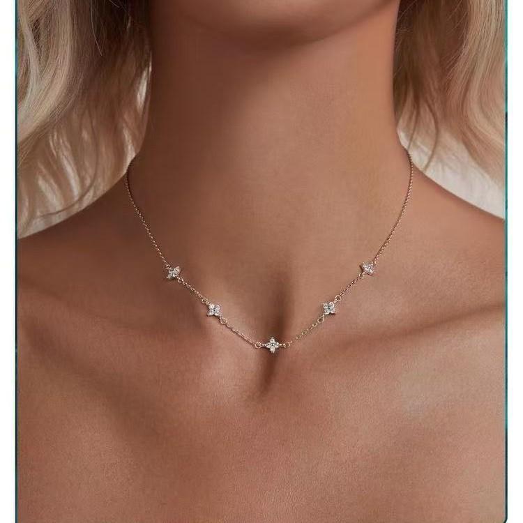 Four-leaf clover necklace female lucky gypsy light luxury pendant niche design sense diamond collarbone chain with jewelry wholesale