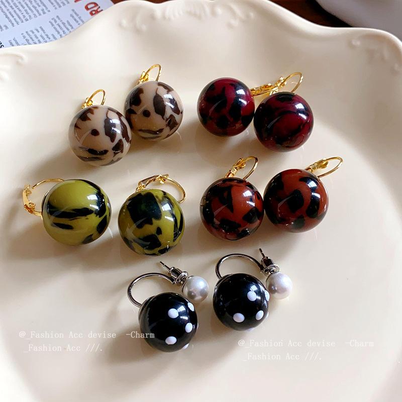 Hong Kong Style Rendering Resin Round Leopard Print Ear Buckle Retro High-end Sense Unique Earrings Personality Temperament Earrings Women