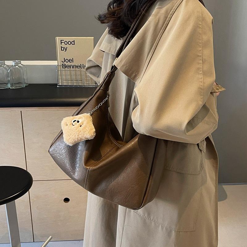 Soft leather large-capacity fashionable textured shoulder bag women's 2025 spring new versatile messenger bag tote bag
