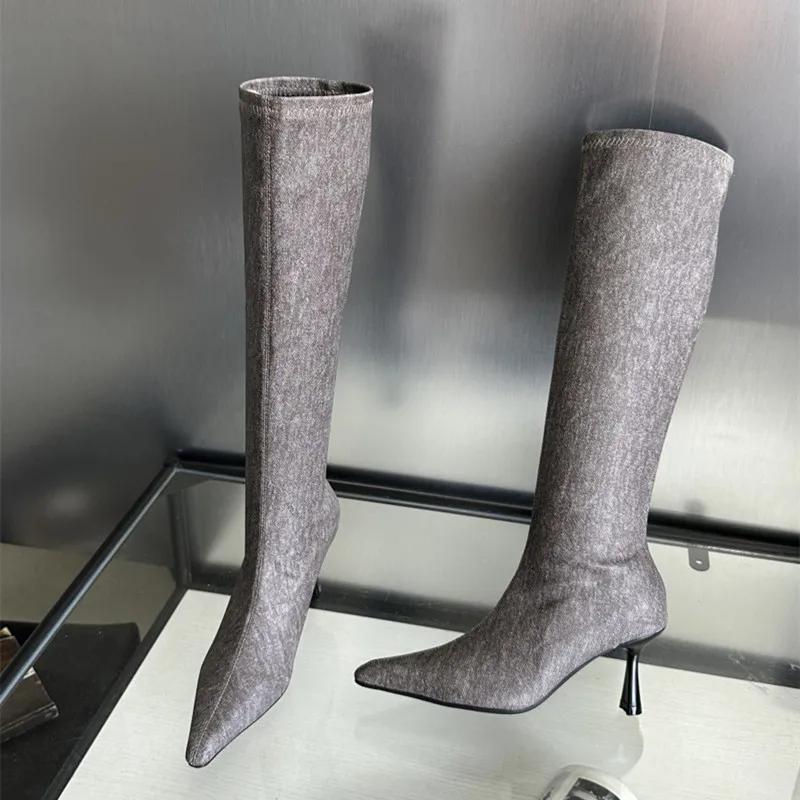 Элегантные сапоги с острым носком длиной до колена — фото 5