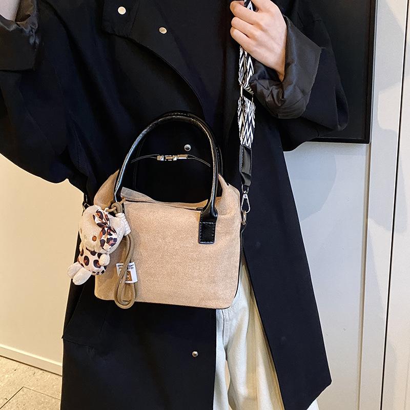 Frosted texture Boston bowling bag women's high-end niche design commuter versatile messenger bag