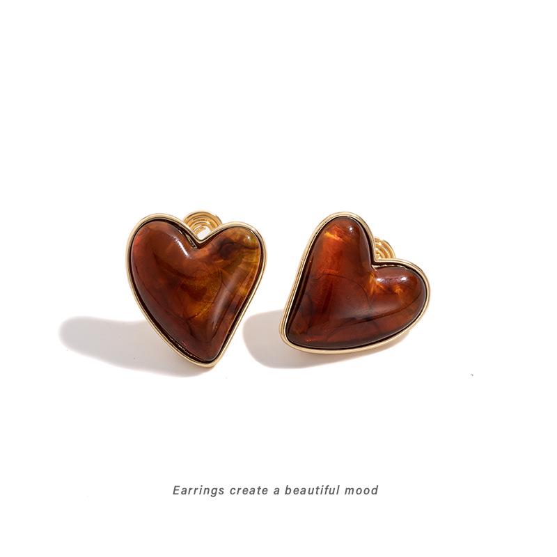 Gentle Amber Heart Earrings for Women: Elegant Autumn/Winter Design