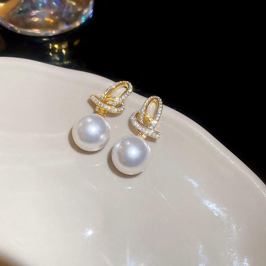French Retro Zircon & Pearl Geometric Stud Earrings: Luxurious and Fashionable Accessories for Women