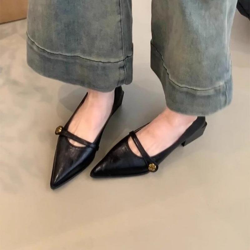 

Temperament retro single shoes women s spring new thick heel pointed small leather shoes shallow mouth camellia Mary Jane shoes 35 чёрный