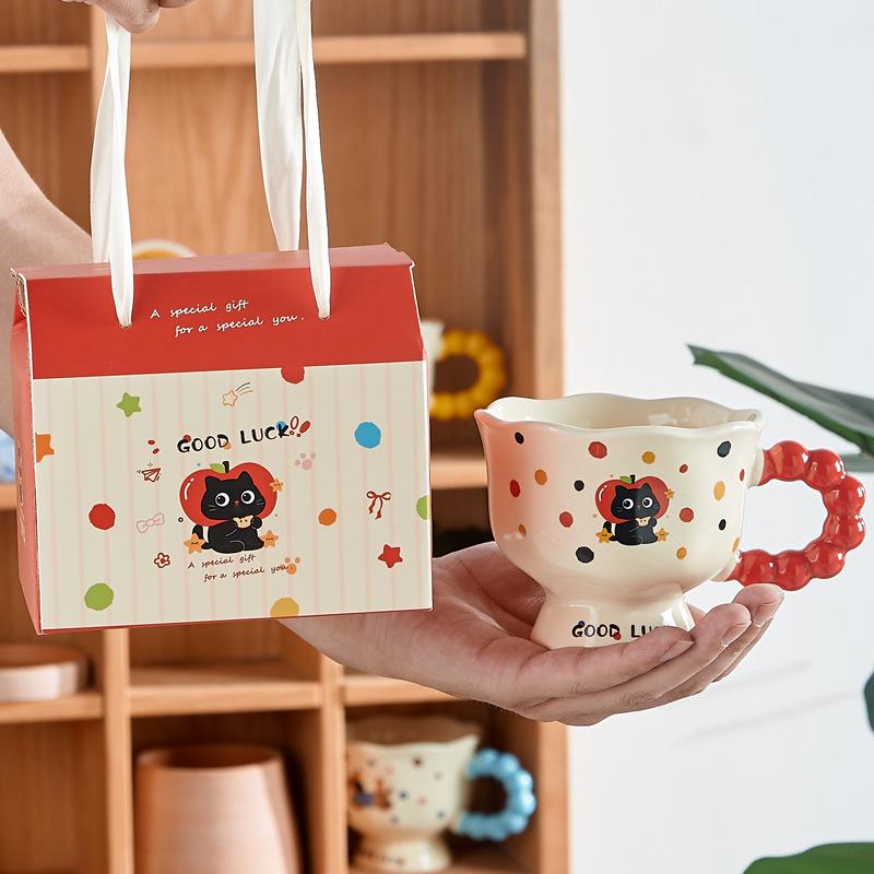 

Высококачественная мультяшная керамическая кружка в подарок: Милый дизайн девочки, Рождественский сувенир, Стакан для воды в подарочной коробке 301-400ml