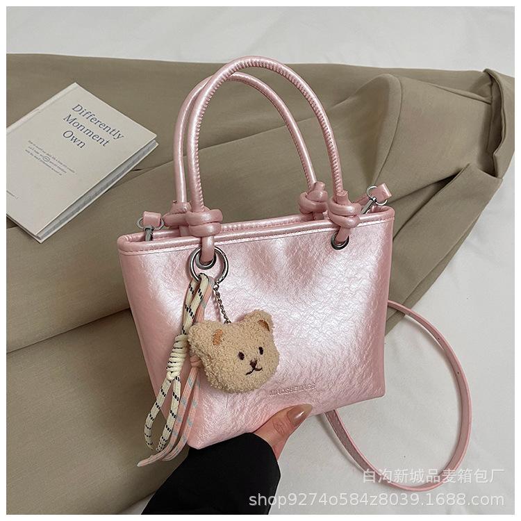 High-end hand-held bag women's 2025 new crossbody bucket bag winter trend texture versatile shoulder bag
