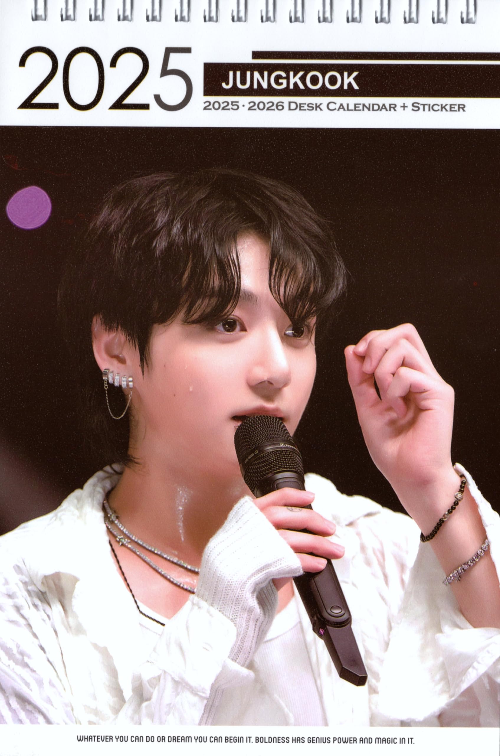 

Jungkook Goods Настольный календарь Книга Наклейка Печать Bangtan Boys (Фото Календарь) 2025-2026 (2 года) + [Набор 12] K-POP