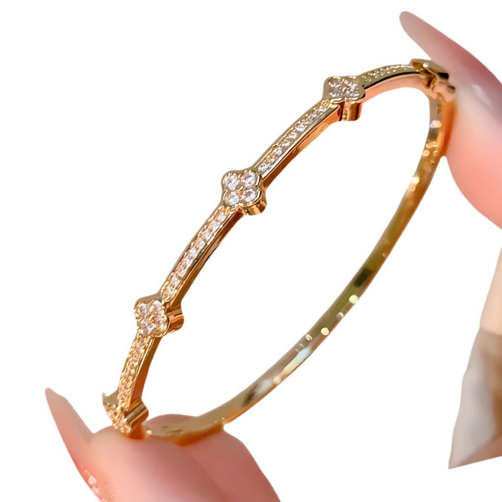 Luxurious Four-Leaf Clover Diamond Bracelet - Elegant, Versatile Jewelry for Women