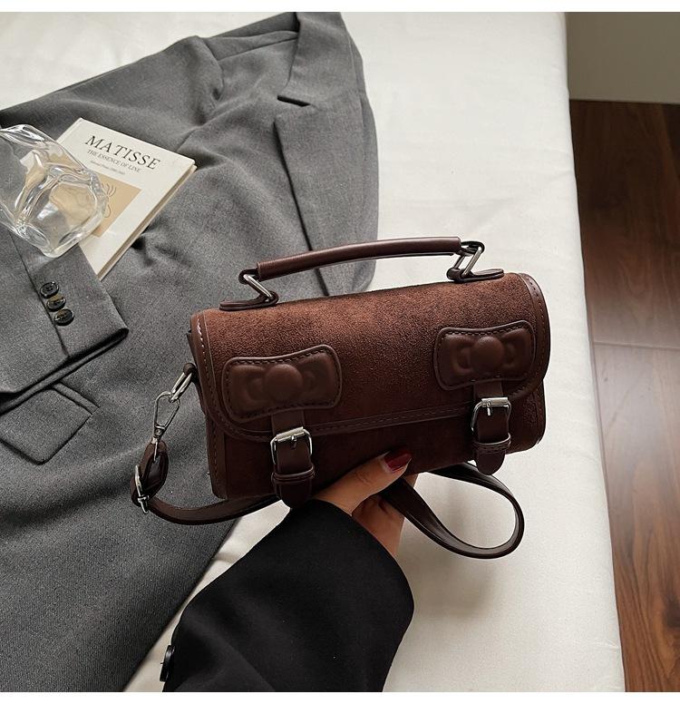 

Корейская версия ins сумка Кембридж женская 2025 новая нишевая иностранная универсальная портативная сумка-подушка для поездок на работу сумка через плечо мессенджер кофейный