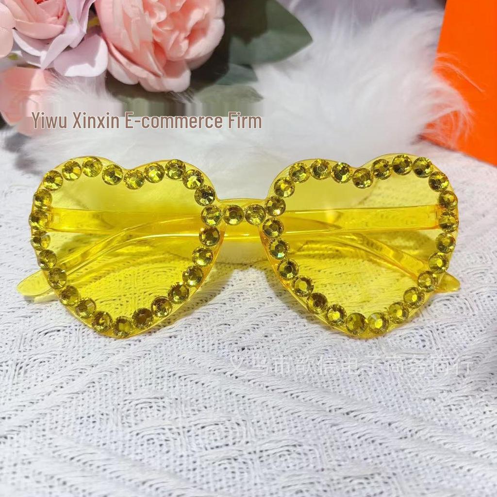 Heart-Shaped Rhinestone Sunglasses: Trendy Eyewear for Weddings and Street Style