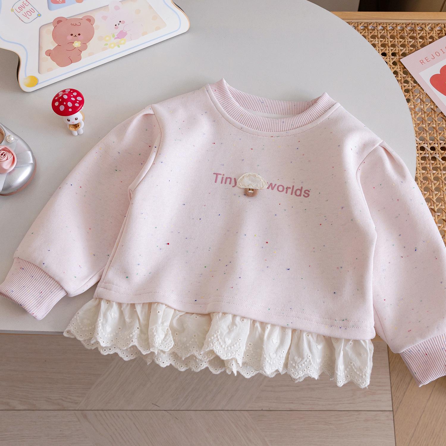 

Детский свитшот в стиле принцессы с кружевной отделкой - Весна/Осень 2025, Однотонный, Топ с круглым вырезом 130 cm светло-розовый