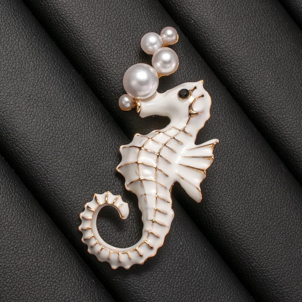 Simple Fashionable Seahorse Brooch