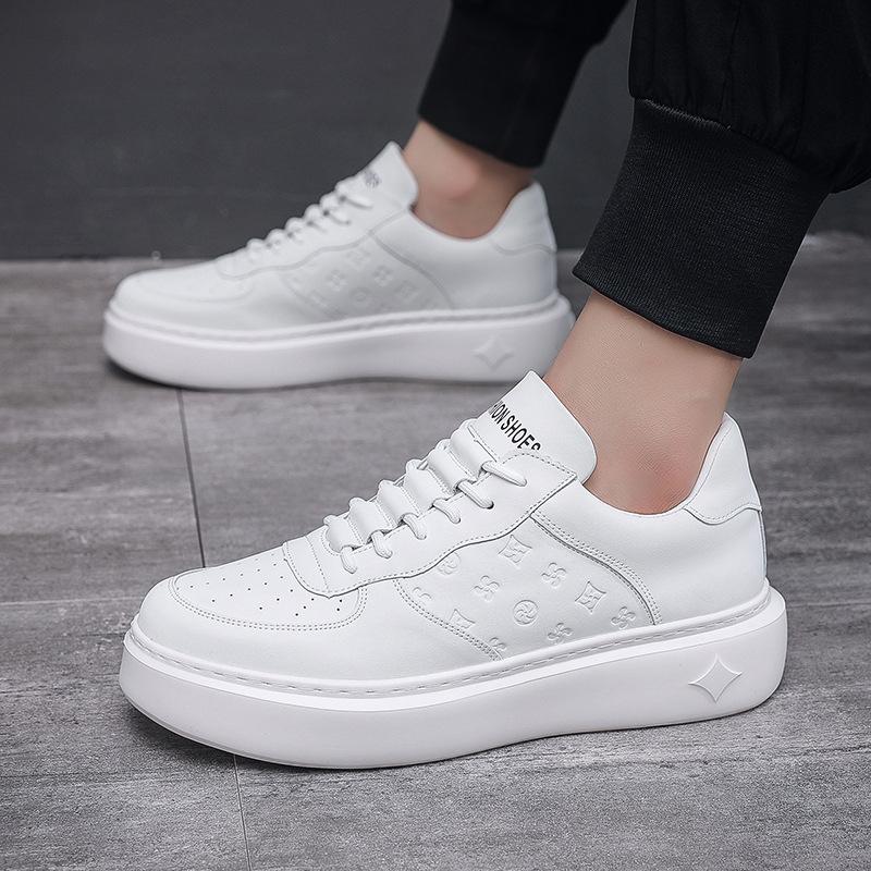Małe białe buty męskie na platformie jesień nowość niszowe podwyższające męskie buty skórzane wszechstronne modne buty Wenzhou na miejscu transmisja na żywo