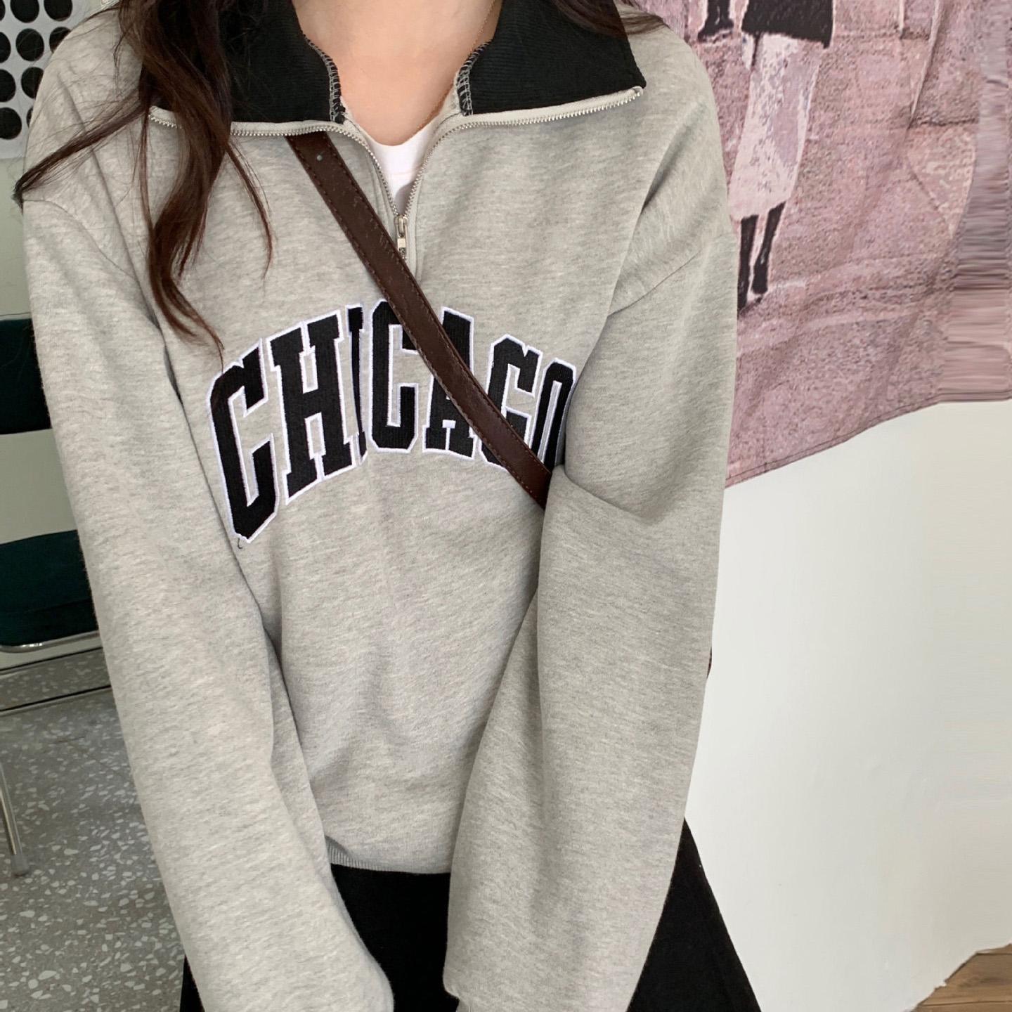 Женские свободные свитера с длинным рукавом и V-образным вырезом — фото 11