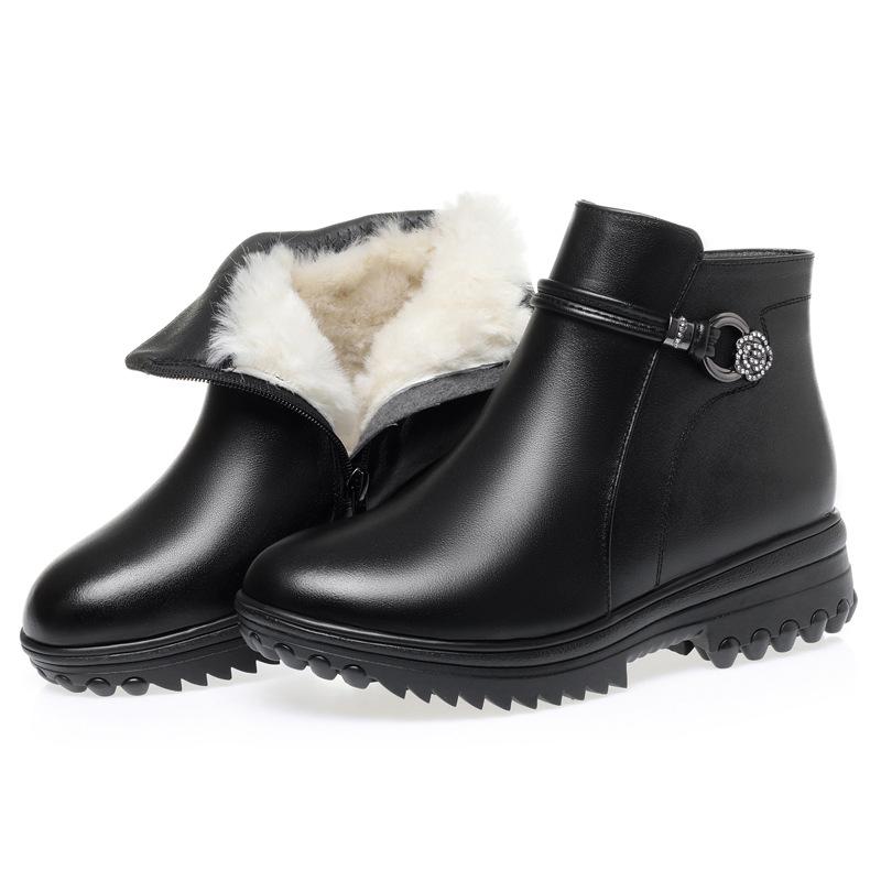 Winter fur integrated mother cotton shoes velvet flat-soled women's short boots non-slip wool shoes medium and old large size women's shoes