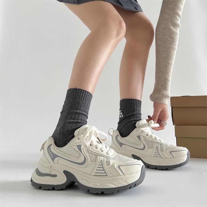 Trend versatile, showing feet, small platform dad shoes, women's 2025 new autumn and winter lightweight and heightening casual sports shoes