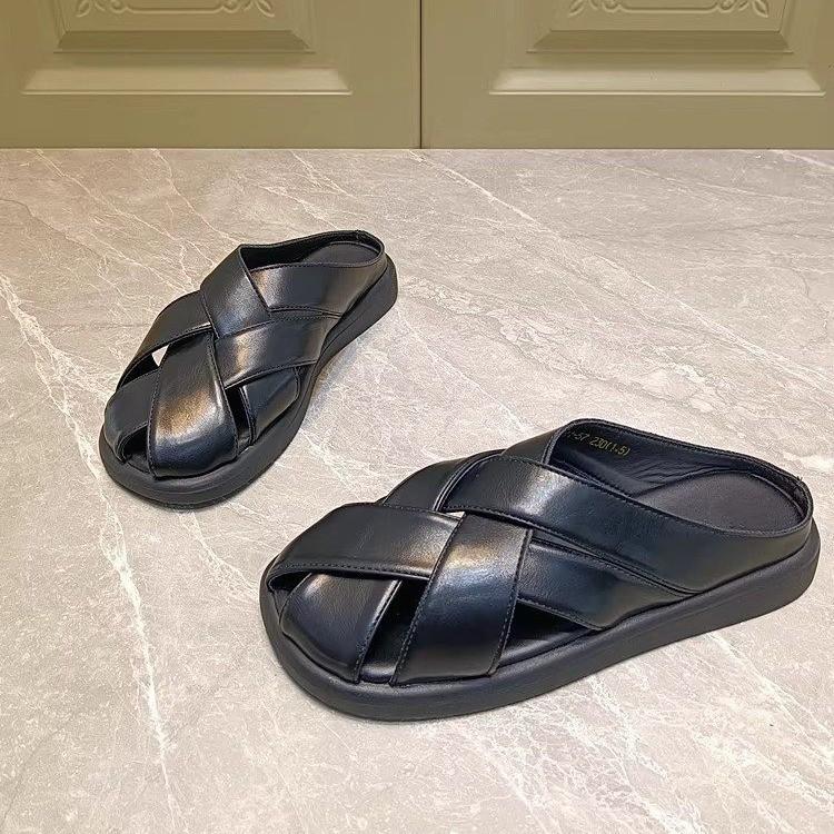 2025 new summer wear design sense woven flat-bottomed bag head slippers women's retro hollow versatile casual sandals