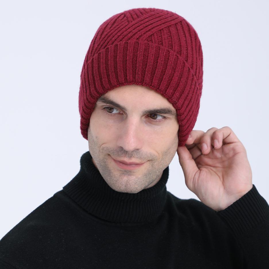 The New Men's Autumn and Winter Knitted Hat Is Versatile Featuring A Twill Warm Pullover and A Fleece Wool Thread Ear Protecting Hat. It's Trendy