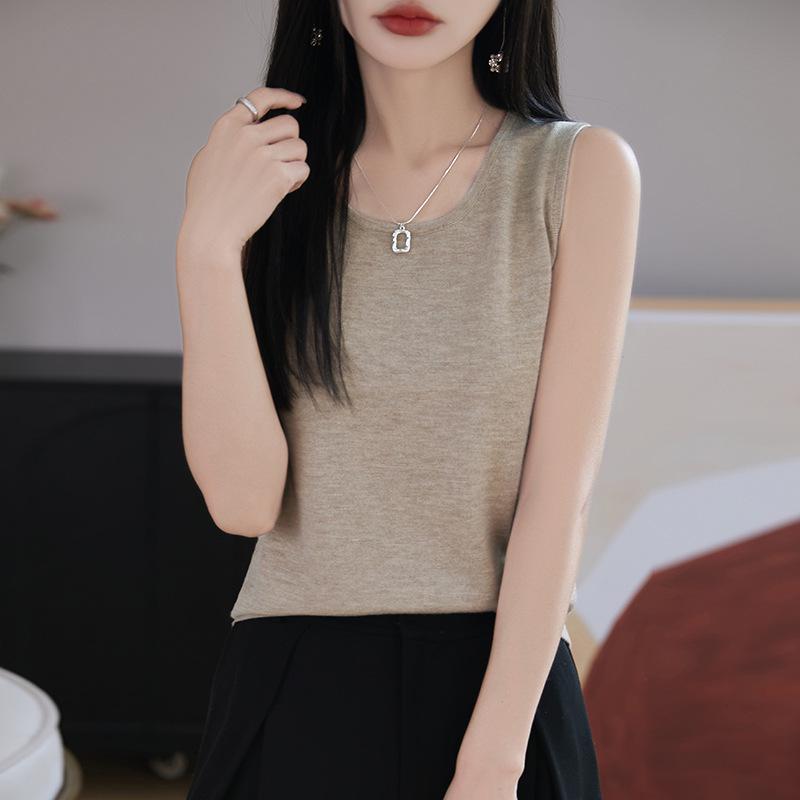 Women's Slim Fit Knitted Wool Vest - Soft Sleeveless Crew Neck for Spring & Autumn Layering