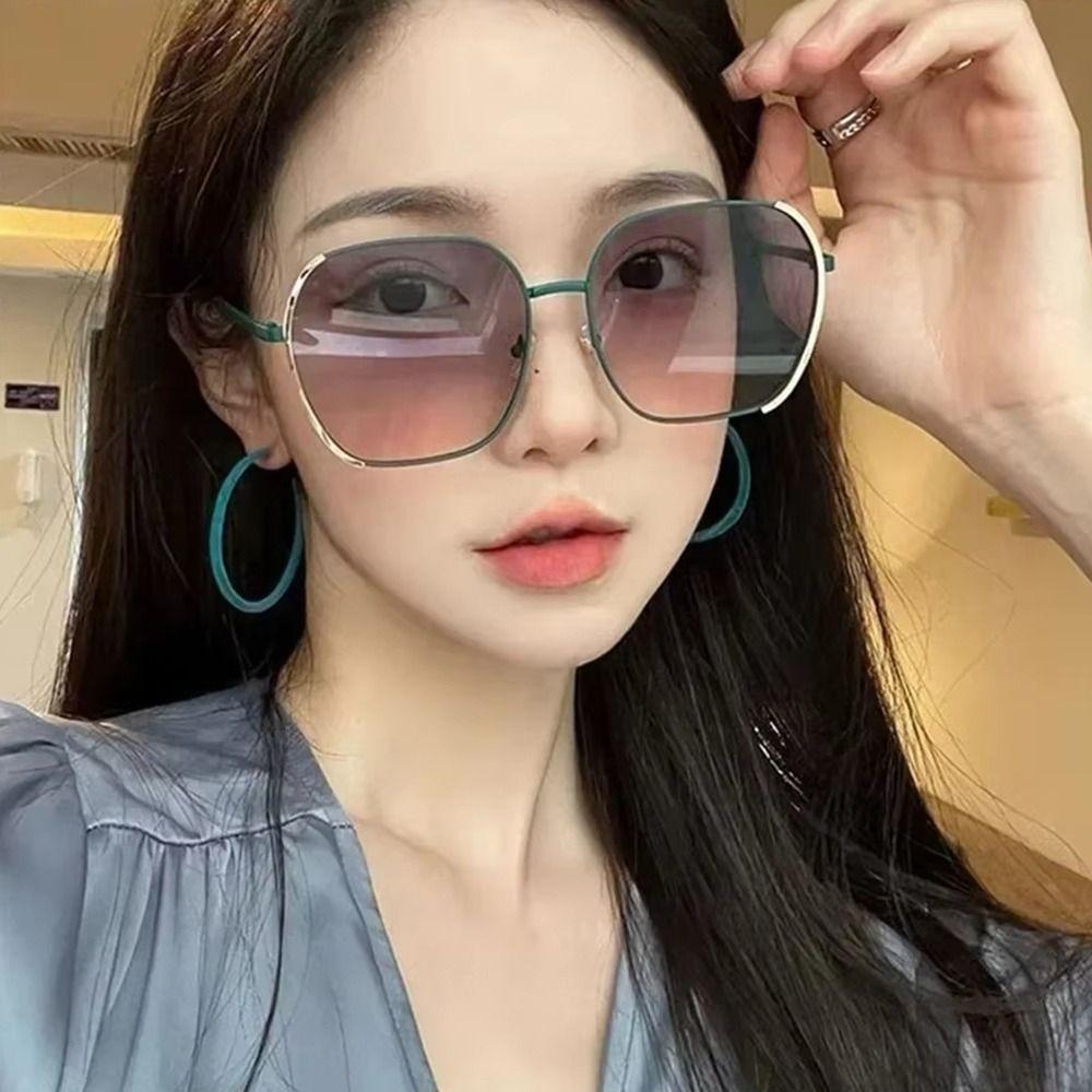Fashion Design Oversized Square Sunglasses Gradient Lens Round Face Fit Gradient Sun Glasses UV400 Eyewear for Women & Men