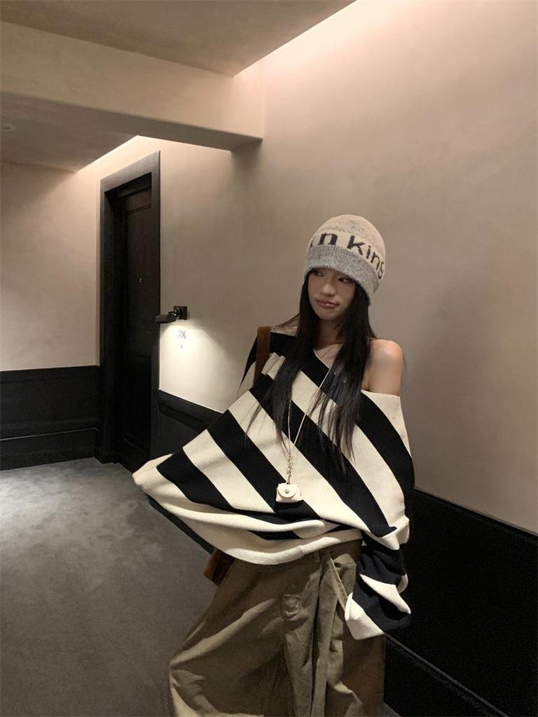 Retro Color-Block Off-Shoulder Knitted Sweater - Autumn 2025 Women's Fashion