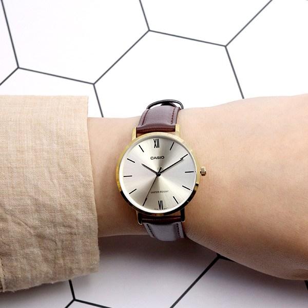 Casio vintage large size round slim design women's casual leather watch